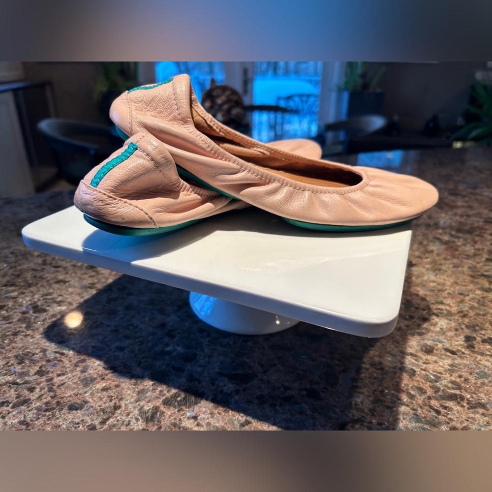 Women’s Tieks size 8, light pink/aqua soles.